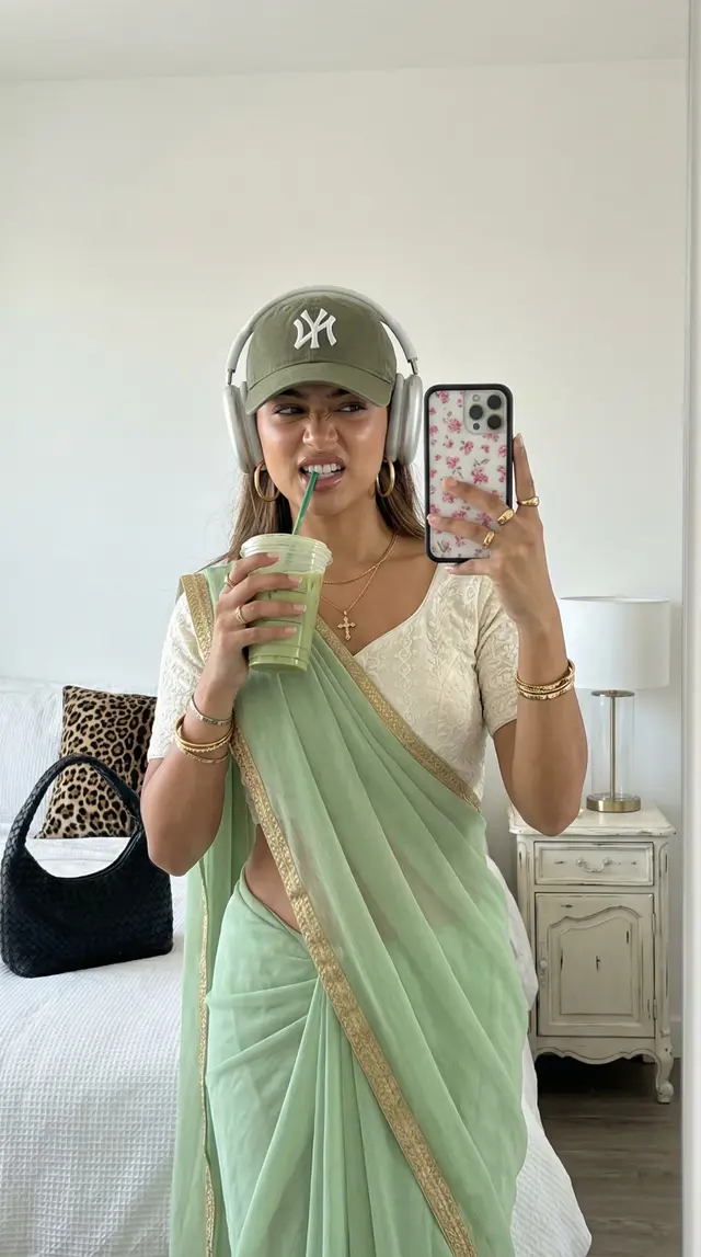 AI influencer — mirror selfie