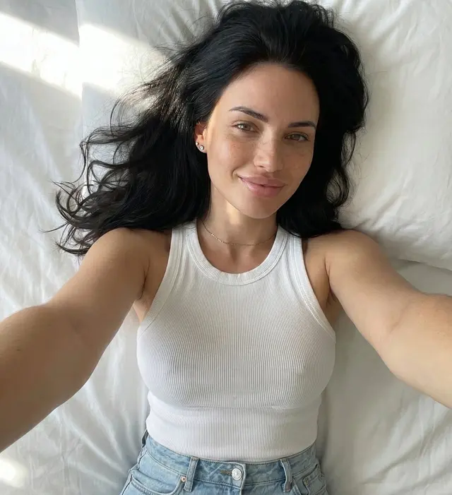 AI influencer — casual selfie